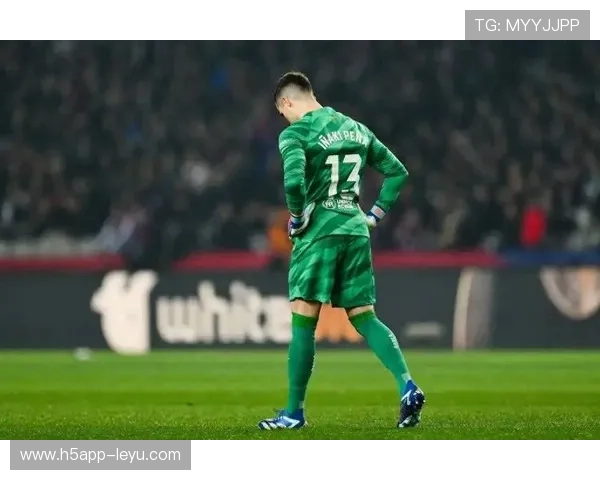 佩德里伤缺至12月!卡萨多搭档德容组双后腰,巴萨中场面临重组挑战