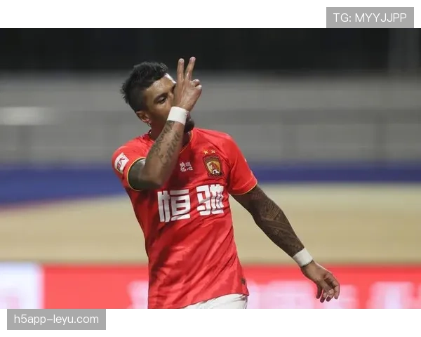 保利尼奥中场价值飙升，市场需求激增引关注