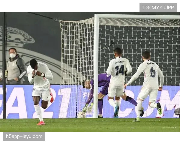 西甲裁判加强保护措施，维尼修斯争议犯规引媒体聚焦