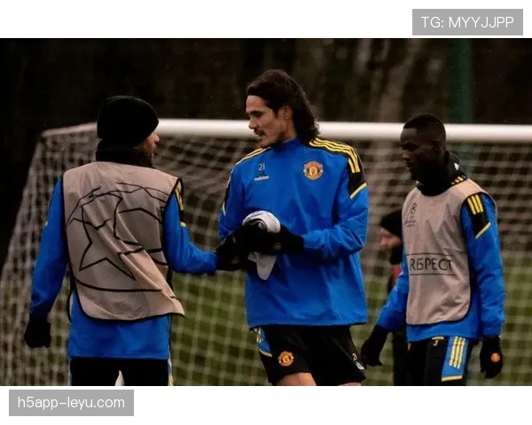 瓦拉内延续稳健防守本色，出色阅读比赛能力再获赞誉