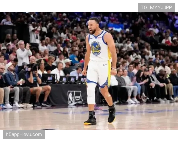 挡拆吸引防守，格林少单打为库里拉开空位提升三分效率